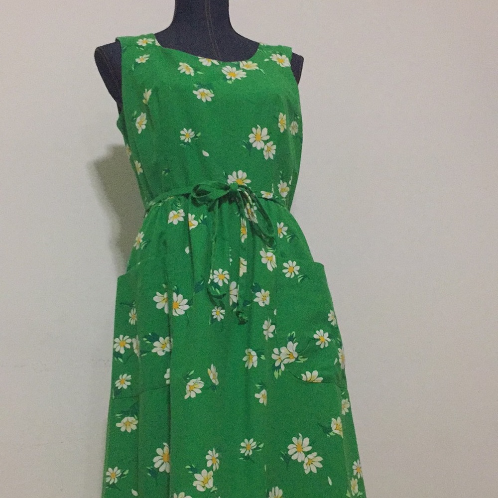 Dresss - Picture 4 of 4